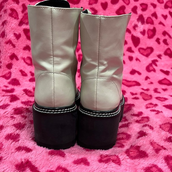 Boots - Picture 6 of 8